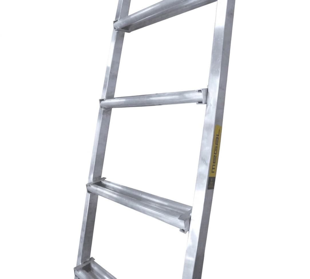 Приставная лестница MEGAL ЛПШ-2 тип 2 с широкими ступенями 320820