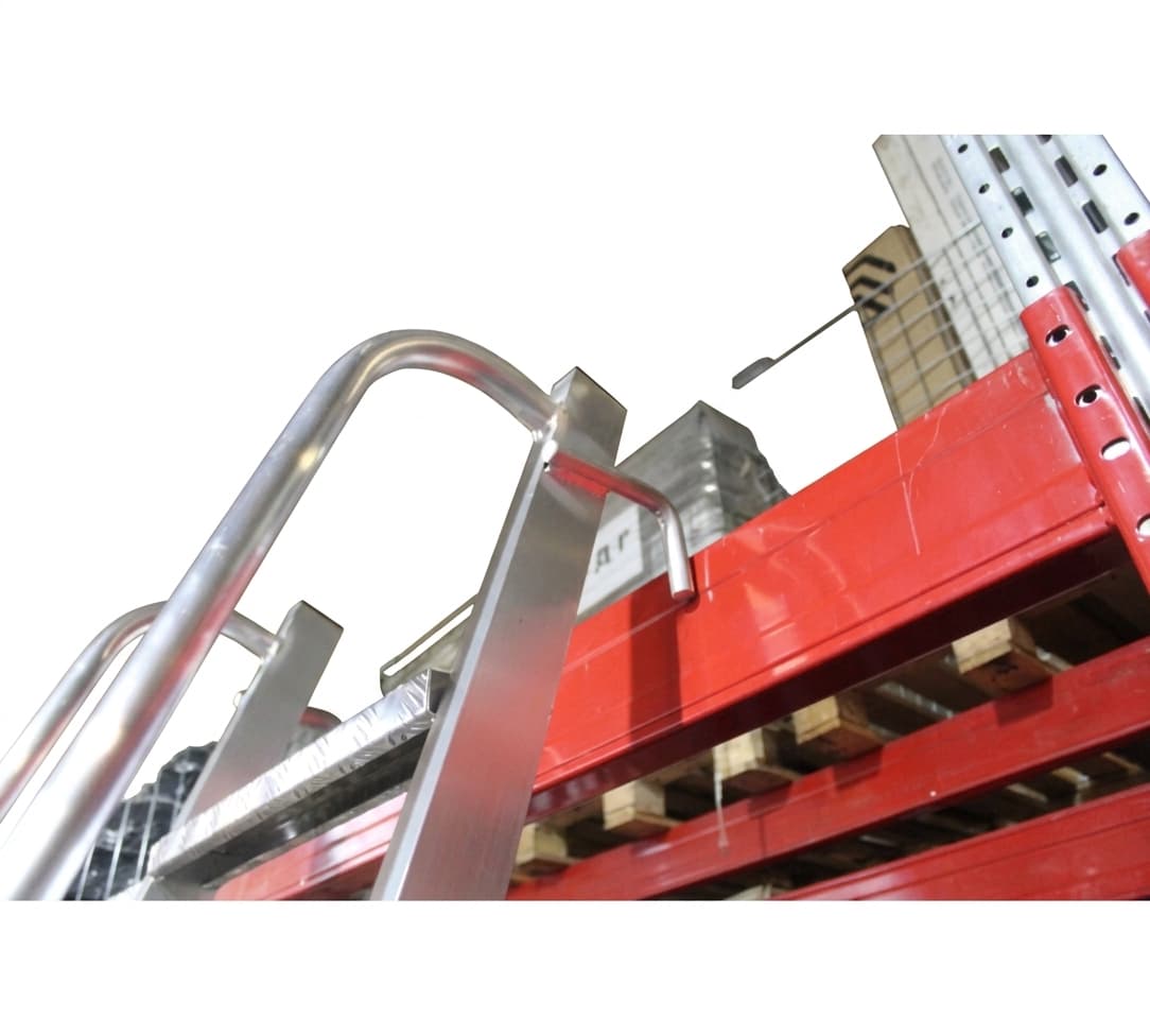 Приставная стеллажная лестница MEGAL ЛПСп-4 с поручнями 341140