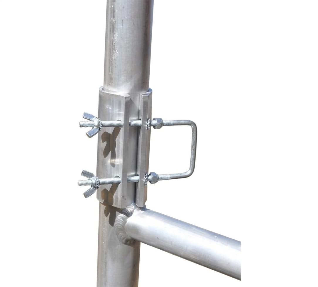 Садовые стремянки и скобы на крышу