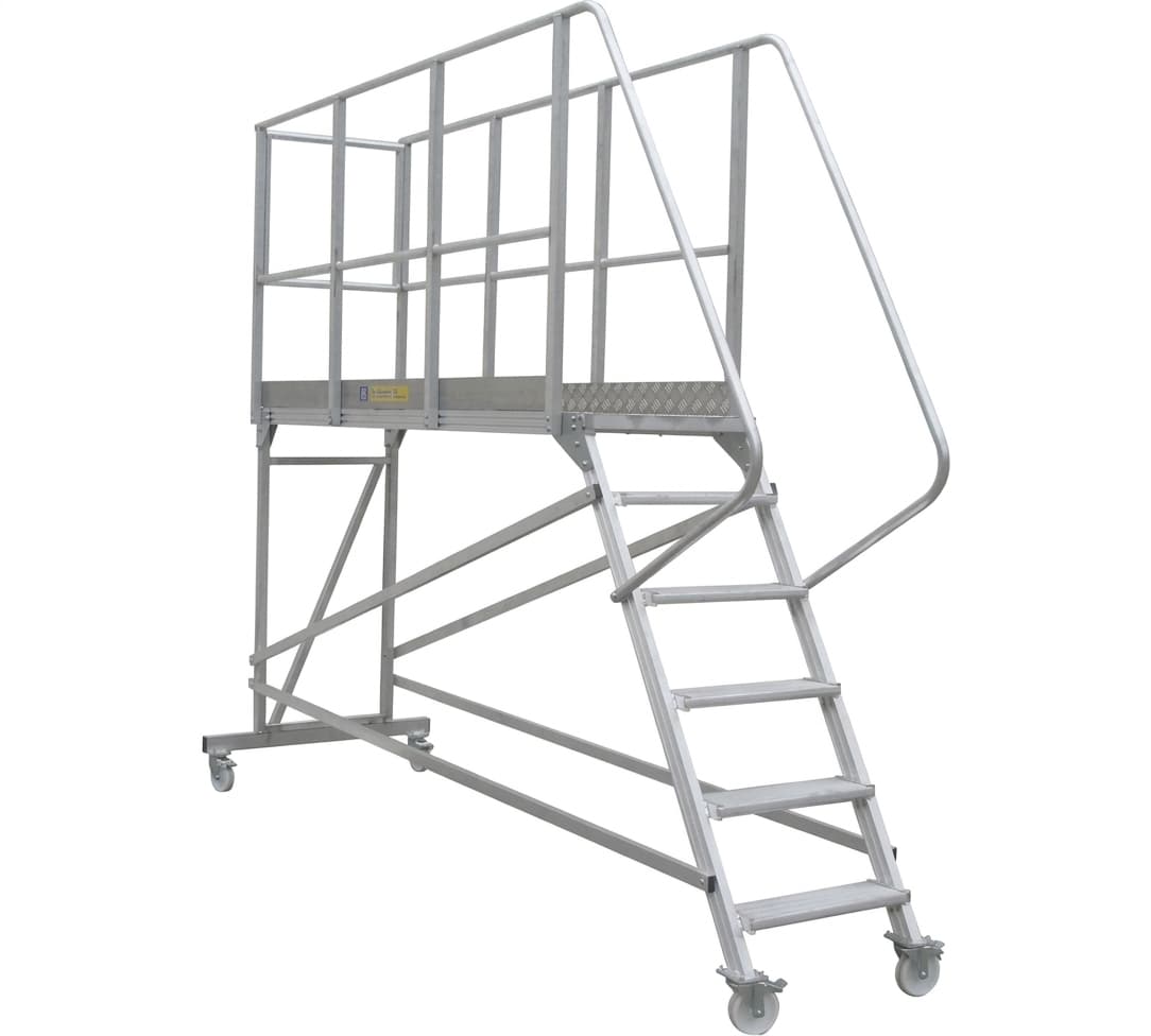 Вышки-стремянки для обслуживания авиационной техники